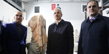 Bakan Abdulkadir Uraloğlu, Dans Eden Musayı ziyaret etti