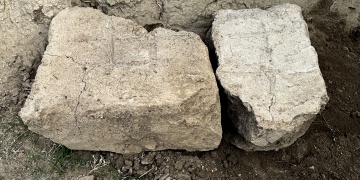 Zernaki Tepedeki gizemli kentte krokiler içeren kerpiç parçaları bulundu