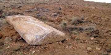 Kandırada lahit kapağı bulunan Tekketepe mevkii arkeolojik sit alanı https://www.arkeolojikhaber.com/rootx/?ilan edildi