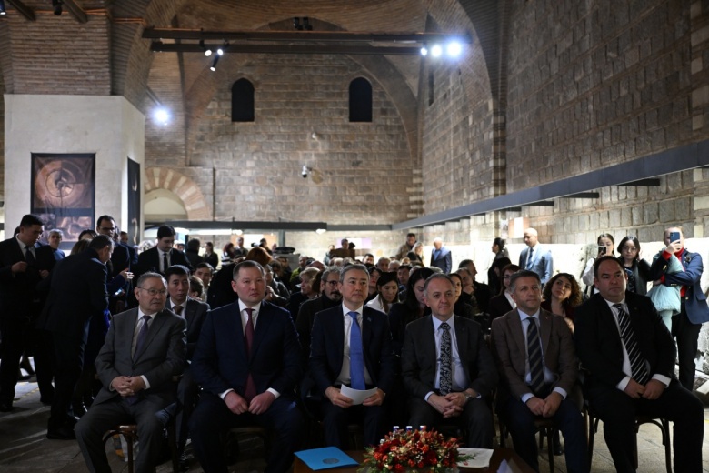 Ulu Bozkırın Altını sergisi açıldı ve Eski Türk Betim Sanatı kitabının tanıtıldı