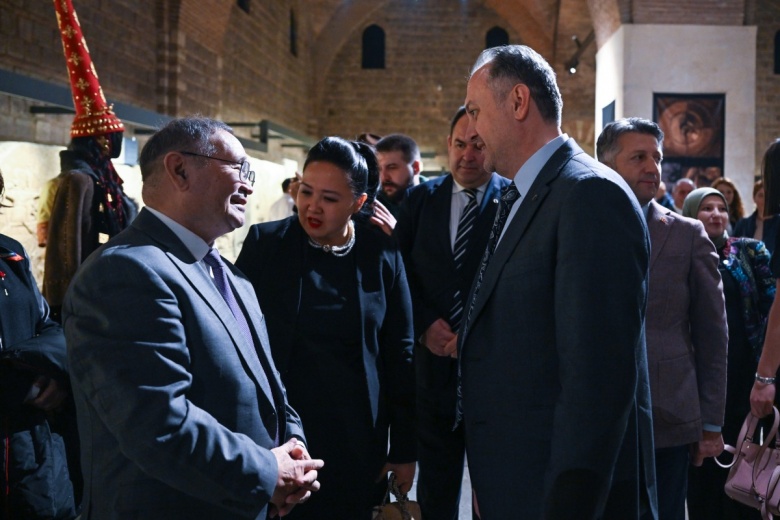 Ulu Bozkırın Altını sergisi açıldı ve Eski Türk Betim Sanatı kitabının tanıtıldı