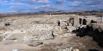 Oluz Höyük 2023 arkeoloji kazısında Medlere ait yeni yapı kalıntıları bulundu
