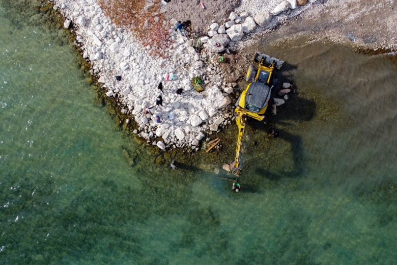 Van Gölü'nden çıkarılan Selçuklu Mezar Taşları, restore edilerek korumaya alınıyor