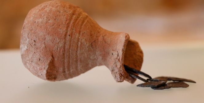 Karadenizdeki arkeolojik kazı alanında 1400 yıllık kumbara bulundu