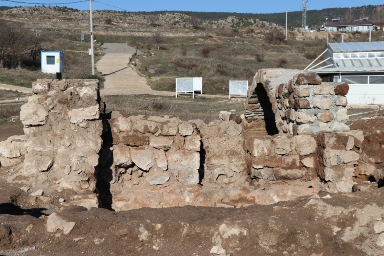 Karadeniz'deki arkeolojik kazı alanında 1400 yıllık kumbara bulundu