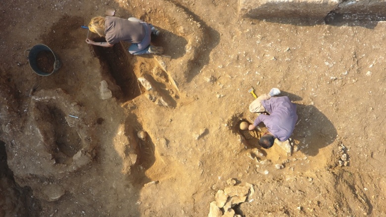 Diyarbakır'ın Kulp ilçesindeki eski taş ocağındaki kazıda çocuk mezarlığı bulundu
