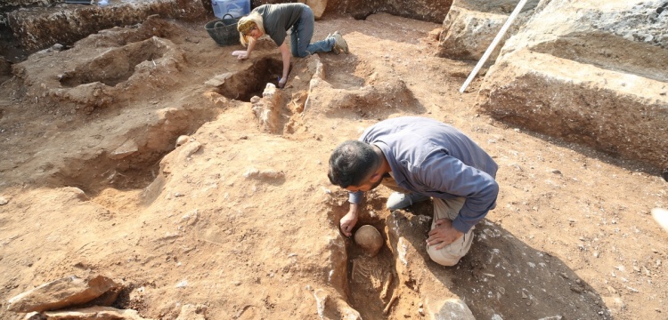 Diyarbakırda Eski bir taş ocağında 54 çocuğa ait mezarlık bulundu