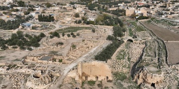 Dara Antik kenti arkeoloji kazılarında keşfedilen çarşının 10 dükkanı açığa çıkartıldı