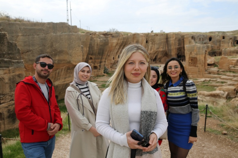 Arkeologlar Dara Antik Kenti'nde keşfedilen tarihi çarşı gün yüzüne çıkartıyor