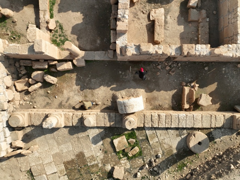 Arkeologlar Dara Antik Kenti'nde keşfedilen tarihi çarşı gün yüzüne çıkartıyor