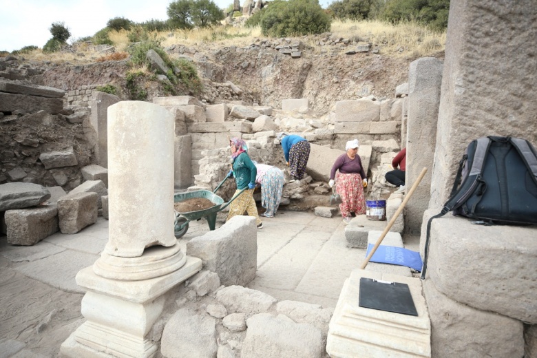 Assos'un çöplüğünden de arkeoloji fışkırıyor