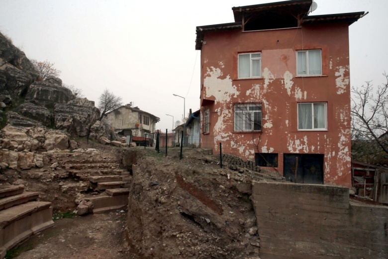 Zile Kalesi'ndeki antik tiyatronun Roma eseri olduğu belirlendi