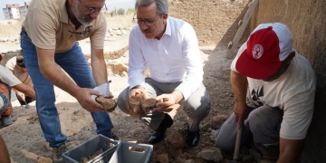 İzmirdeki Yeşilova ve Yassıtepe kazıları geçmişe ışık tutmaya devam ediyor