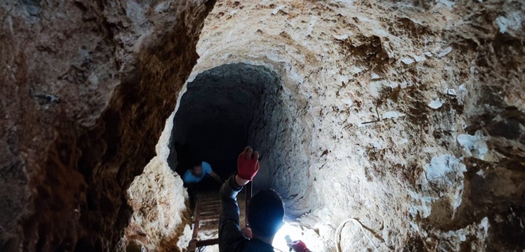 Erdemli'de 20 metre uzunluğunda tünel kazan 8 defineci yakalandı