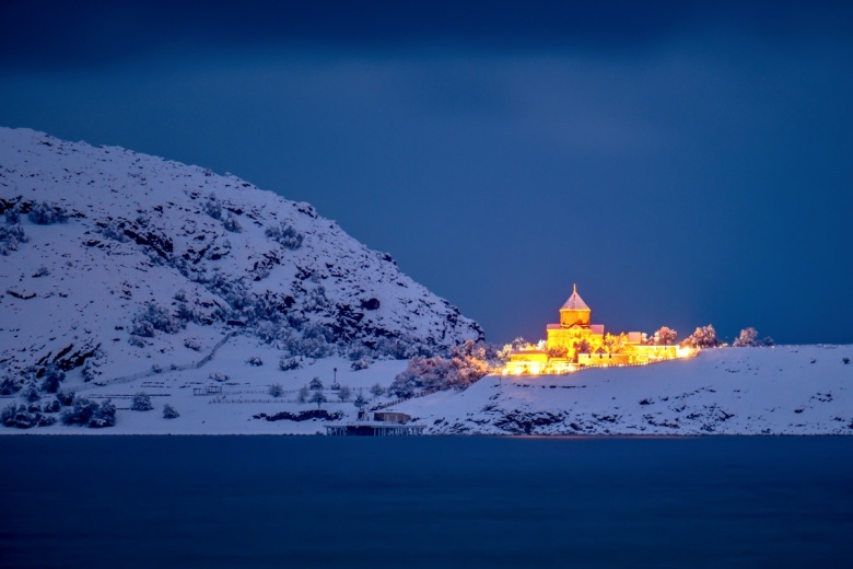 Akdamar Adası'ndan kış manzaraları