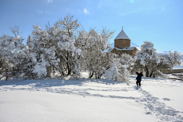 Akdamar Adası'ndan kış manzaraları