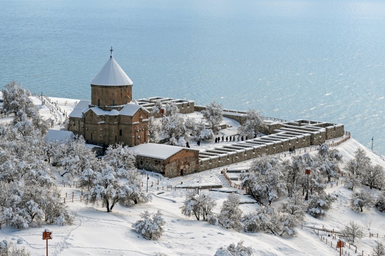 Akdamar Adası'ndan kış manzaraları