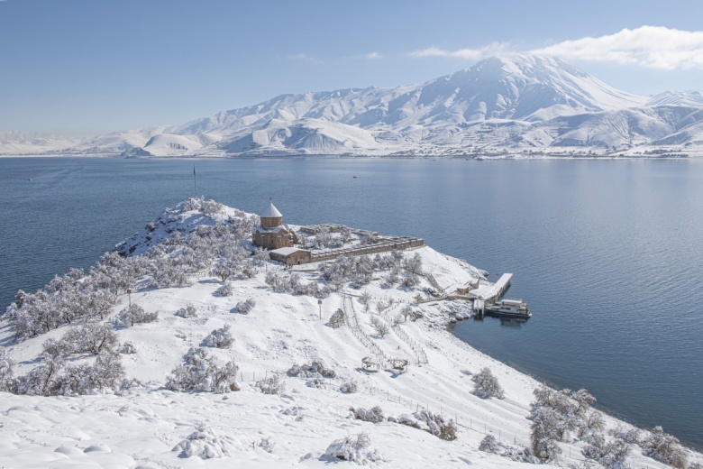 Akdamar Adası'ndan kış manzaraları