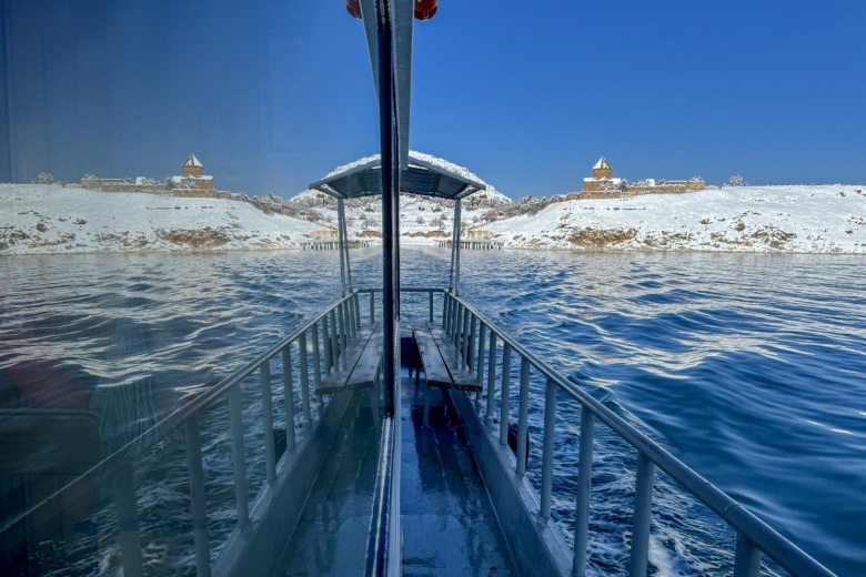 Akdamar Adası'ndan kış manzaraları