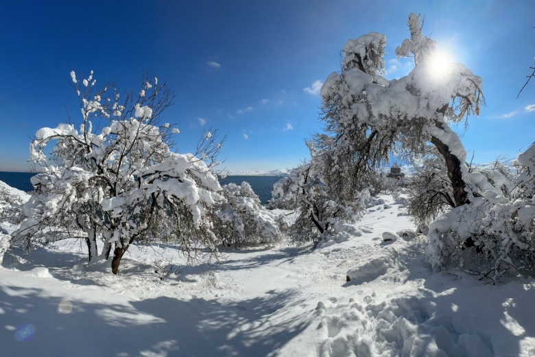 Akdamar Adası'ndan kış manzaraları