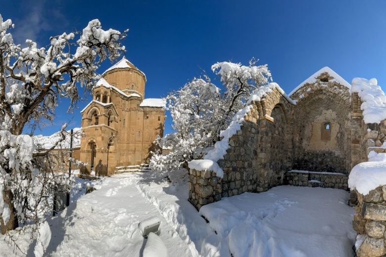 Akdamar Adası'ndan kış manzaraları