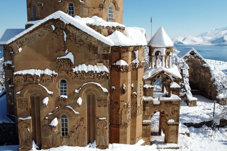 Akdamar Adası'ndan kış manzaraları