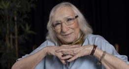 Alev Alatlı Kimdir?