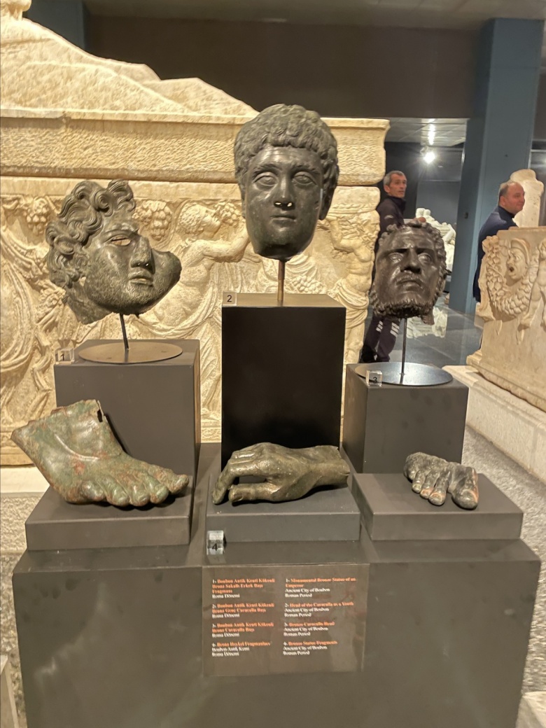Yurtdışından Antalya Arkeoloji Müzesi'ne dönen 42 tarihi eser görücüye çıktı