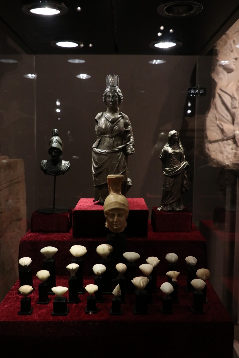 Yurtdışından Antalya Arkeoloji Müzesi'ne dönen 42 tarihi eser görücüye çıktı