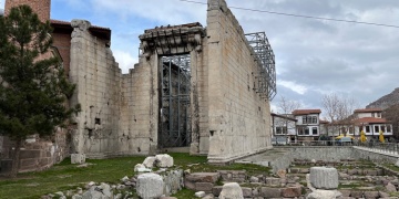 Augustus Tapınağının üstünü kapatmak için projeler hazırlandı