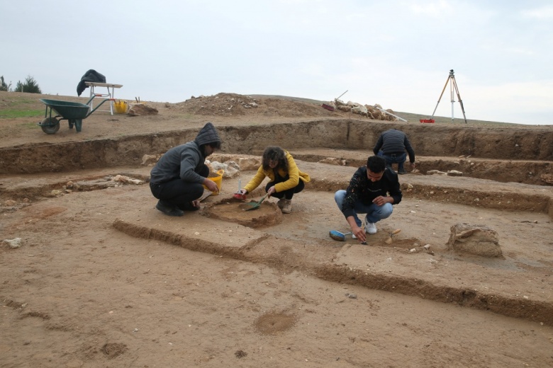 Mardin'in Kızıltepe ilçesindeki Büyükboğaziye Höyüğü arkeoloji kazılarından görüntüler