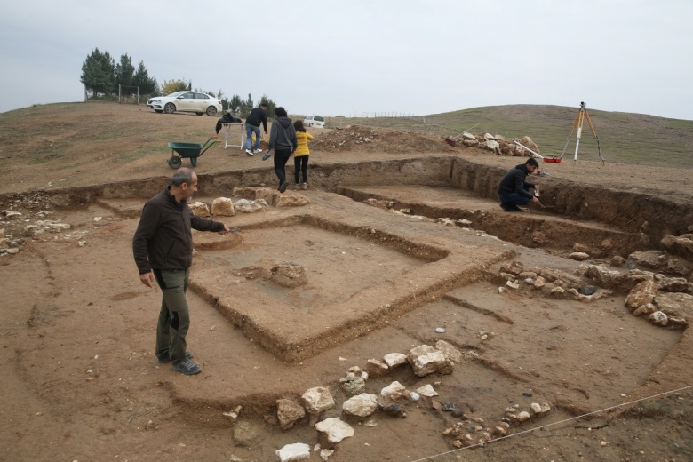 Mardin'in Kızıltepe ilçesindeki Büyükboğaziye Höyüğü arkeoloji kazılarından görüntüler