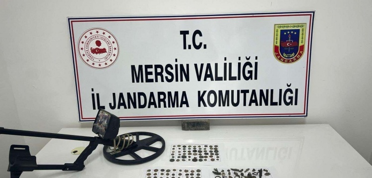 Mersin'de bir kişi bir dedektör, 108 sikke ve 20 tarihi obje ile yakalandı
