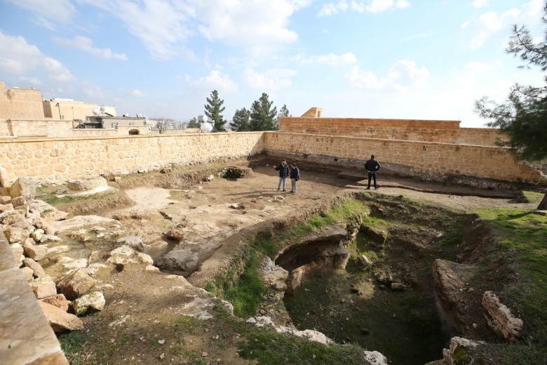 Mardin'in midyat ilçesindeki Matiate yer altı kentinde arkeoloji kazıları sürüyor