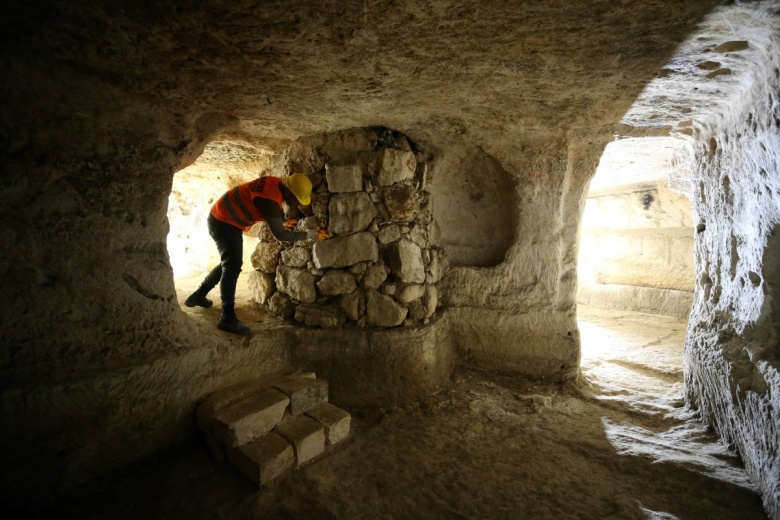 Mardin'in midyat ilçesindeki Matiate yer altı kentinde arkeoloji kazıları sürüyor