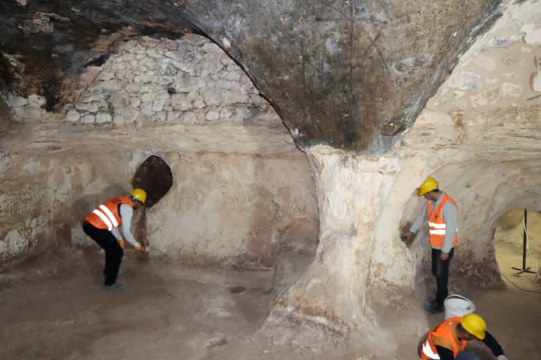 Mardin'in midyat ilçesindeki Matiate yer altı kentinde arkeoloji kazıları sürüyor