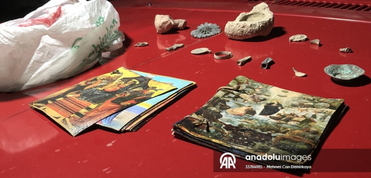 Kırıkkale'de bir otomobilde tarihi eser olabilcek objeler yakalandı