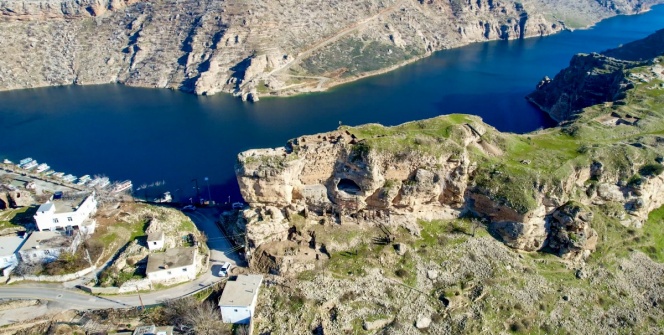 Diyarbakırın Eğil İlçesindeki yaklaşık 1900 yıllık kaya kilise ziyaretçilere açıldı