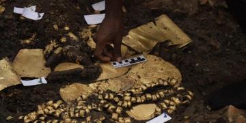 Panamada içinde çok sayıda altın mücevher bulunan 1300 yıllık mezar keşfedildi