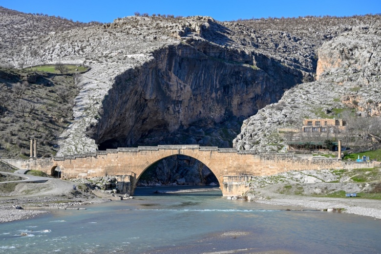 Nemrut Dağı Ören Yeri, Cendere Köprüsü, Karakuş Tümülüsü ve Perre Antik Kenti manzaraları