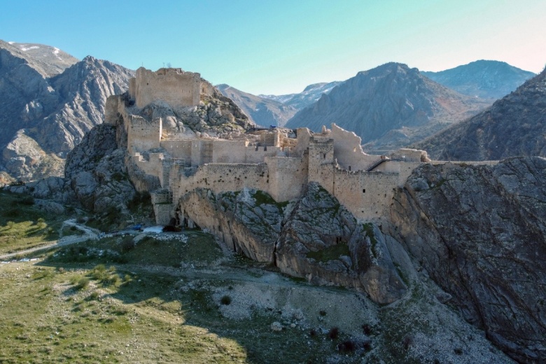 Nemrut Dağı Ören Yeri, Cendere Köprüsü, Karakuş Tümülüsü ve Perre Antik Kenti manzaraları