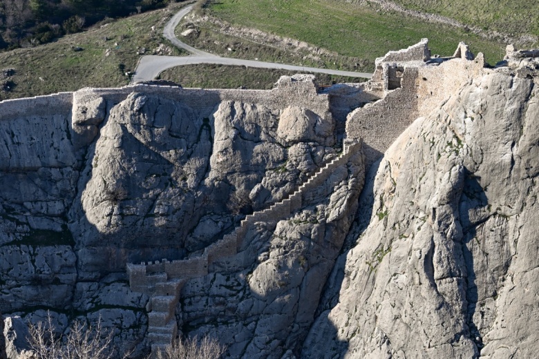 Nemrut Dağı Ören Yeri, Cendere Köprüsü, Karakuş Tümülüsü ve Perre Antik Kenti manzaraları