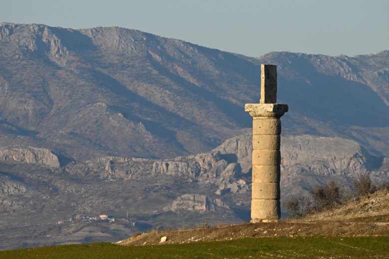 Nemrut Dağı Ören Yeri, Cendere Köprüsü, Karakuş Tümülüsü ve Perre Antik Kenti manzaraları