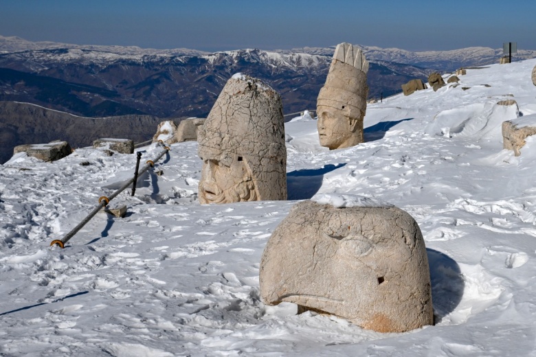 Nemrut Dağı Ören Yeri, Cendere Köprüsü, Karakuş Tümülüsü ve Perre Antik Kenti manzaraları