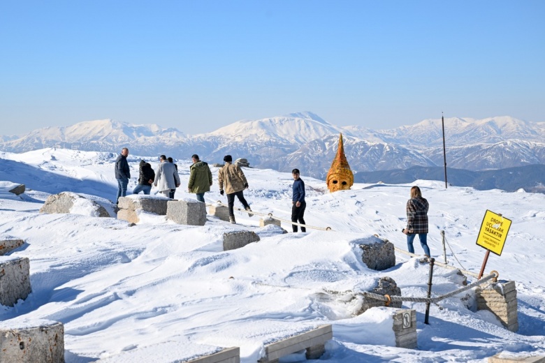 Nemrut Dağı Ören Yeri, Cendere Köprüsü, Karakuş Tümülüsü ve Perre Antik Kenti manzaraları
