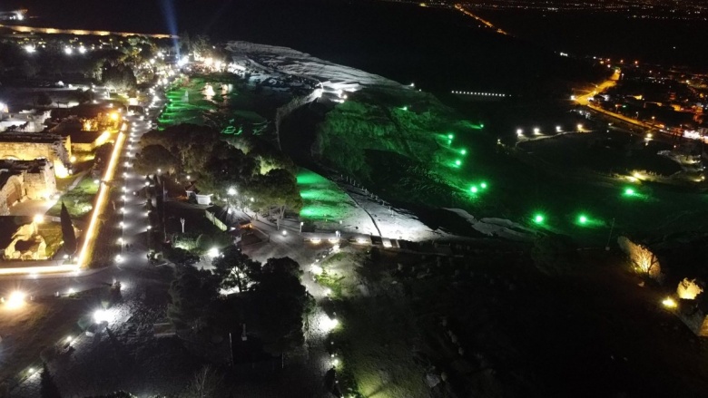 Pamukkale ve Hierapolis Antik Kenti'den gece manzaraları