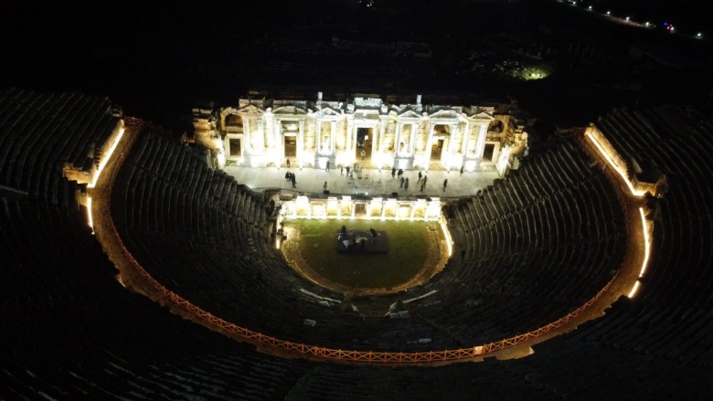 Pamukkale ve Hierapolis Antik Kenti'den gece manzaraları