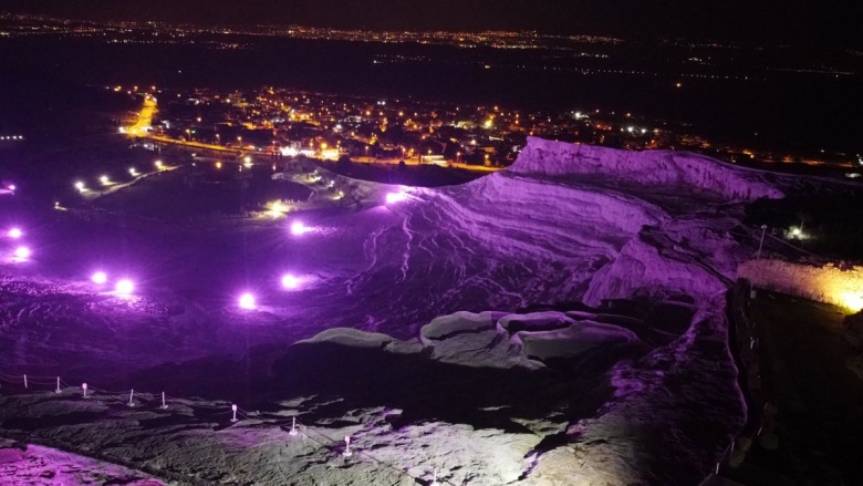 Pamukkale ve Hierapolis Antik Kenti'den gece manzaraları