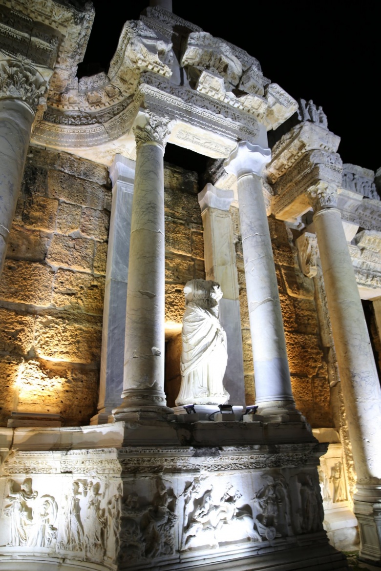 Pamukkale ve Hierapolis Antik Kenti'den gece manzaraları