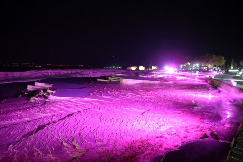 Pamukkale ve Hierapolis Antik Kenti'den gece manzaraları